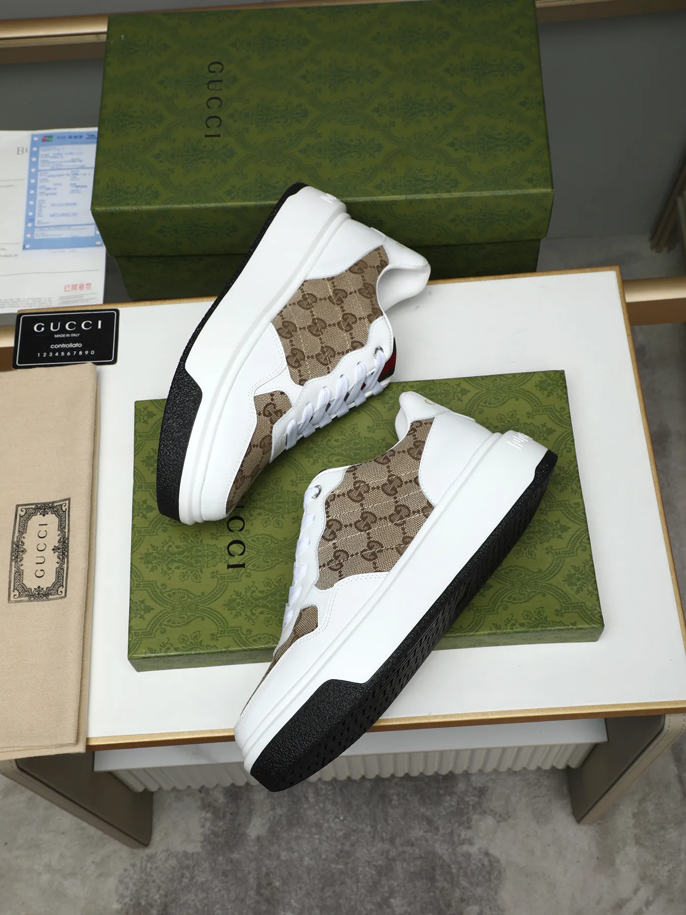 Men's shoes 💰480 New men's shoes GUCCI Fashion trend Made of first-layer calfskin ➕ washed sheep lining! The foot feels super comfortable and the workmanship is impeccable. Foam ultra-light outsole, size: 38-44 (45 customized) 4 colors to choose from!